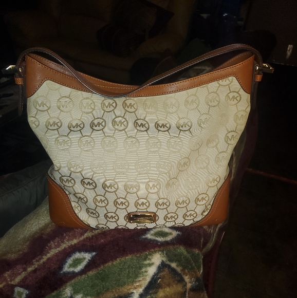 SOLD***Michael Kors handbag - Picture 1 of 7